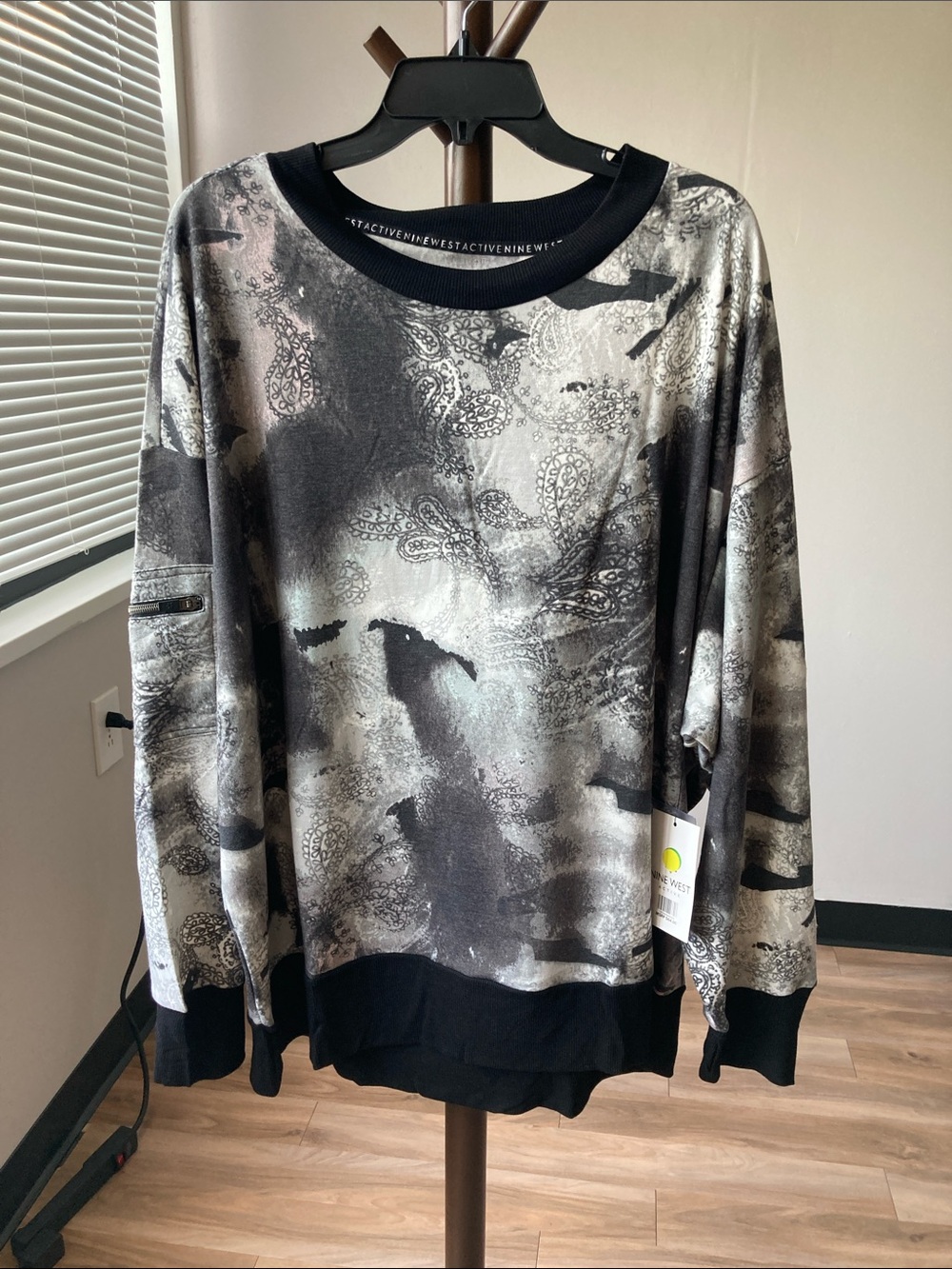 Nine West active paisley print pattern crewneck top zip pocket on sleeve 3X - Picture 10 of 17